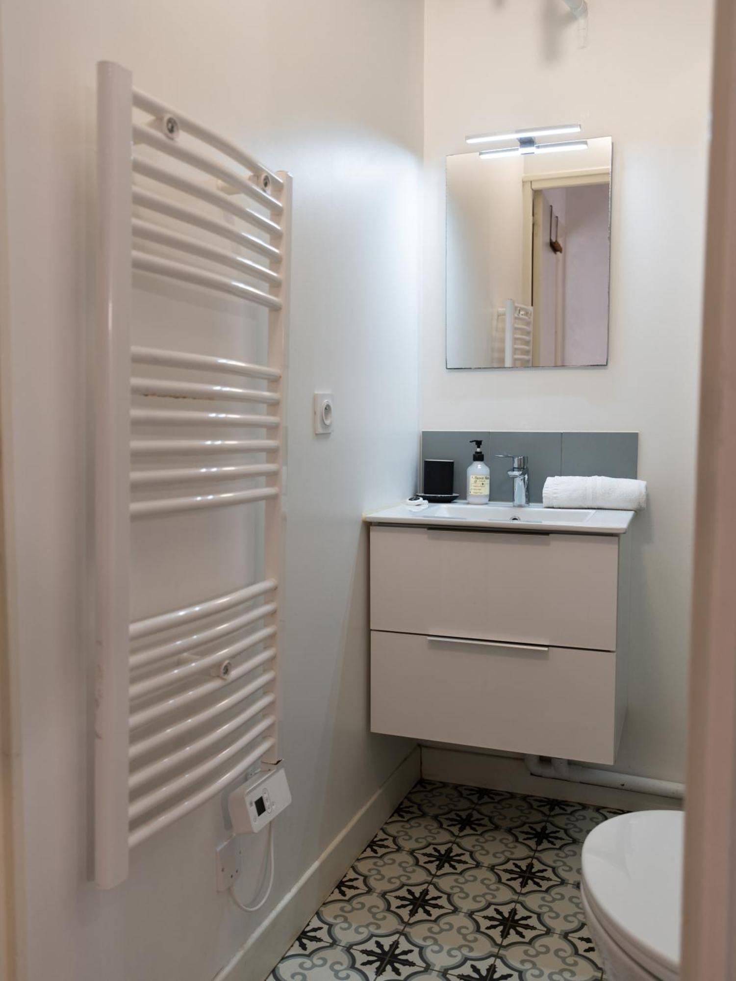 Le Refuge Urbain - Port A 2 Pas & Animaux Acceptes Apartment ตูลง ภายนอก รูปภาพ